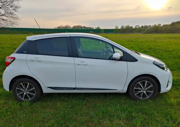 Toyota Yaris cena 57900 przebieg: 53000, rok produkcji 2019 z Bełchatów małe 781